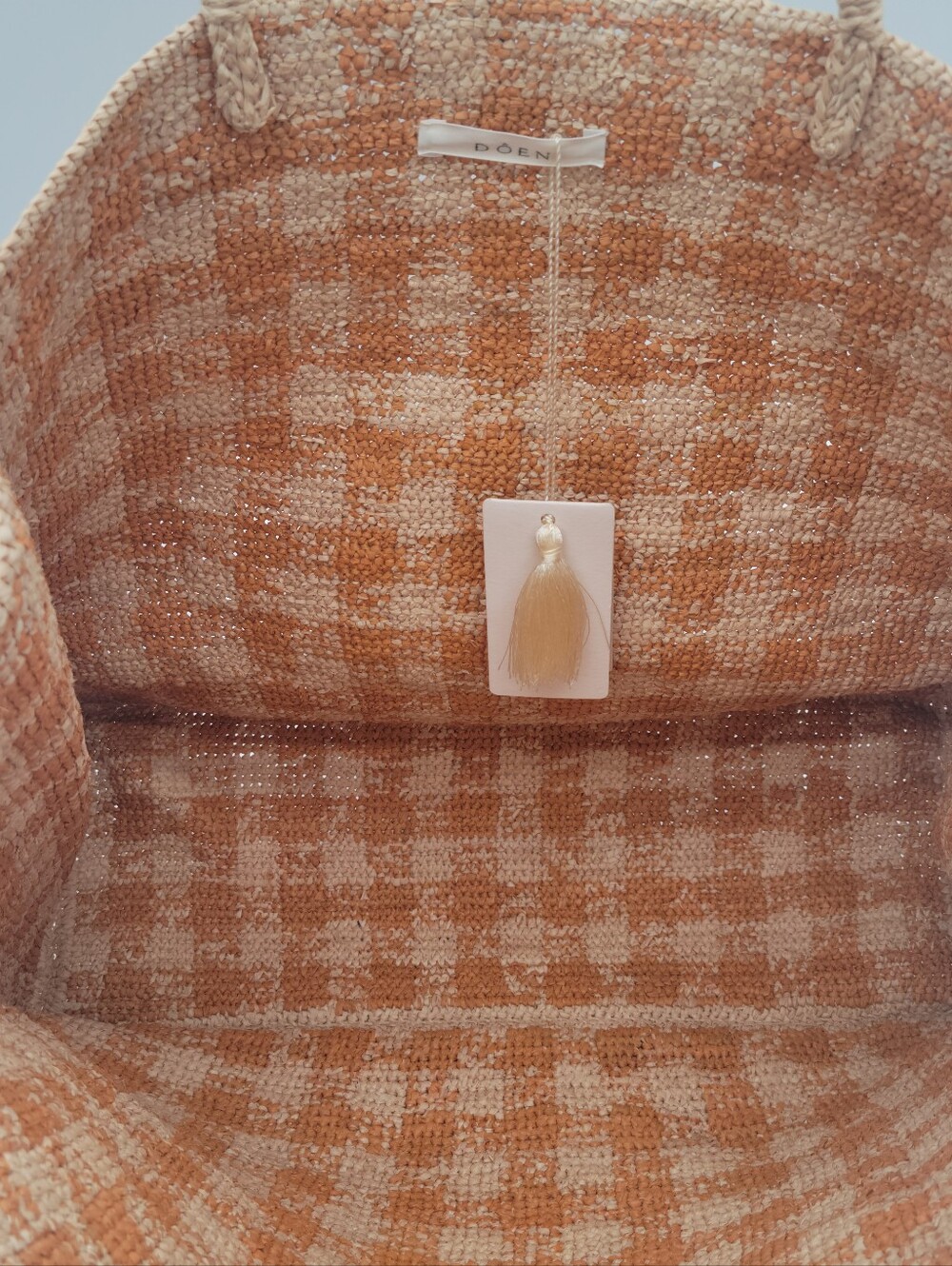 NWT Dôen Woven Straw Tote Bag in Beige & Tan - Picture 2 of 3